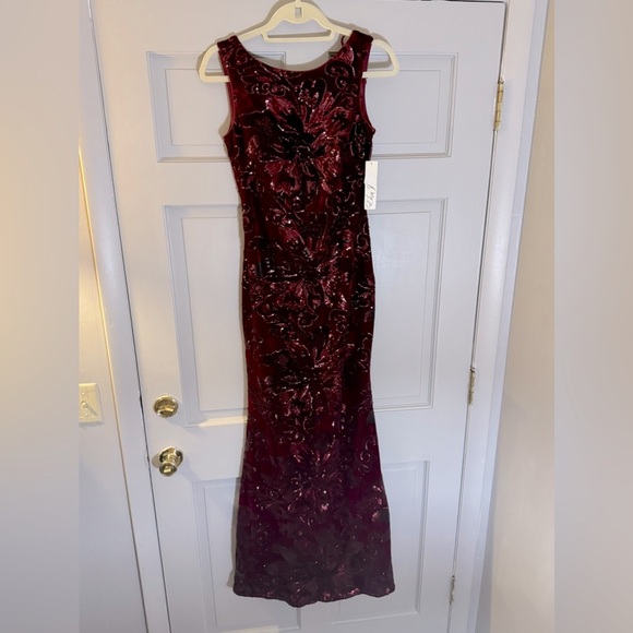 Eliza J wine long formal gown size 2. Sleeveless gown with v neck back. - Picture 2 of 12